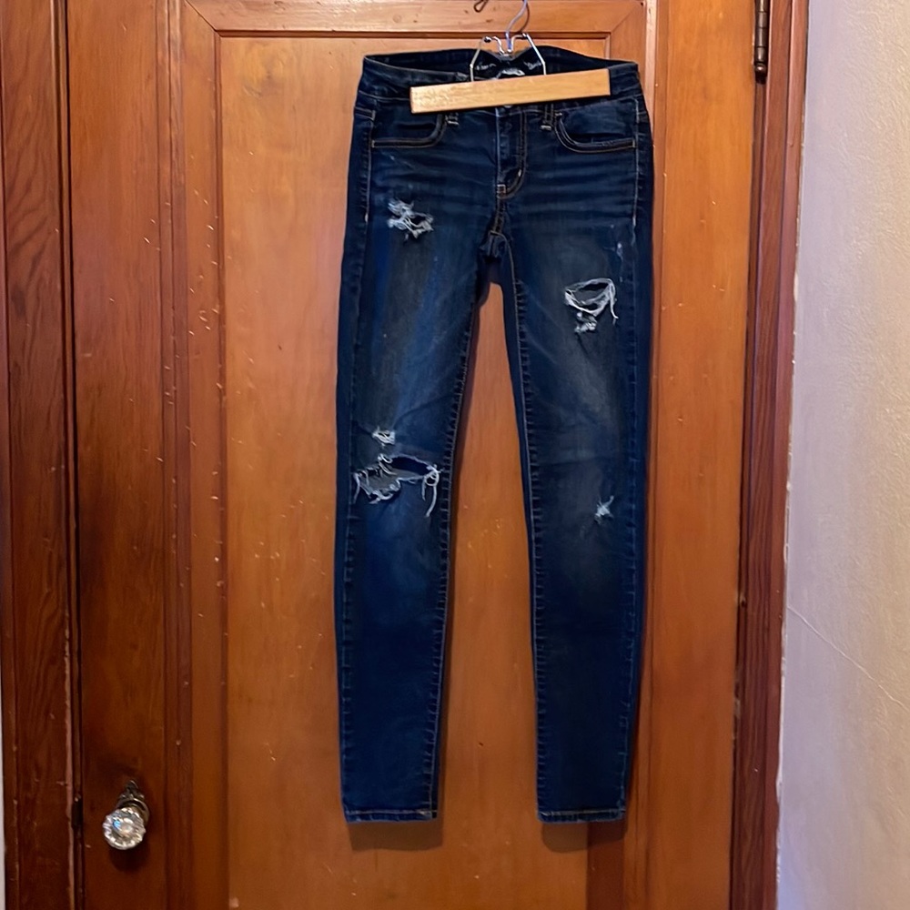American Eagle women’s super stretch distressed jeggings size 2.